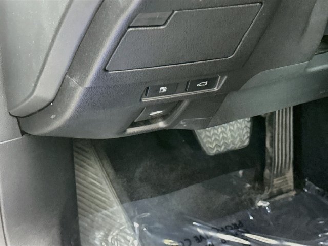 Used 2022 Iridium Lexus 300h image 10
