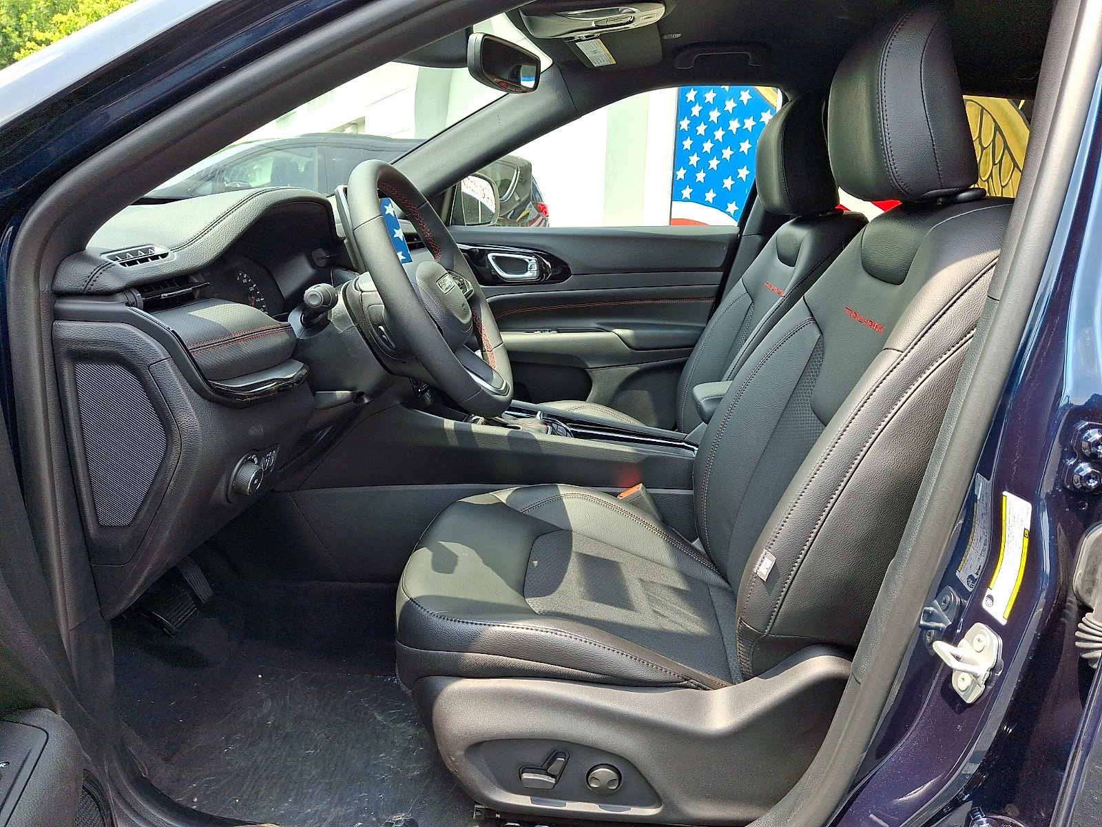 New 2026 Fathom Blue Pearl-Coat Exterior Paint Jeep Trailhawk image 9