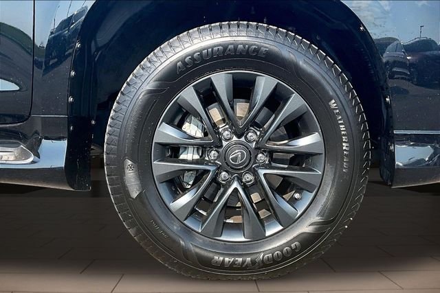 Used 2022 Black Lexus 460 image 9