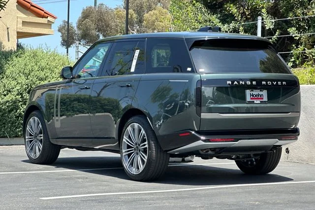 New 2026 Belgravia Green Land Rover SE image 3