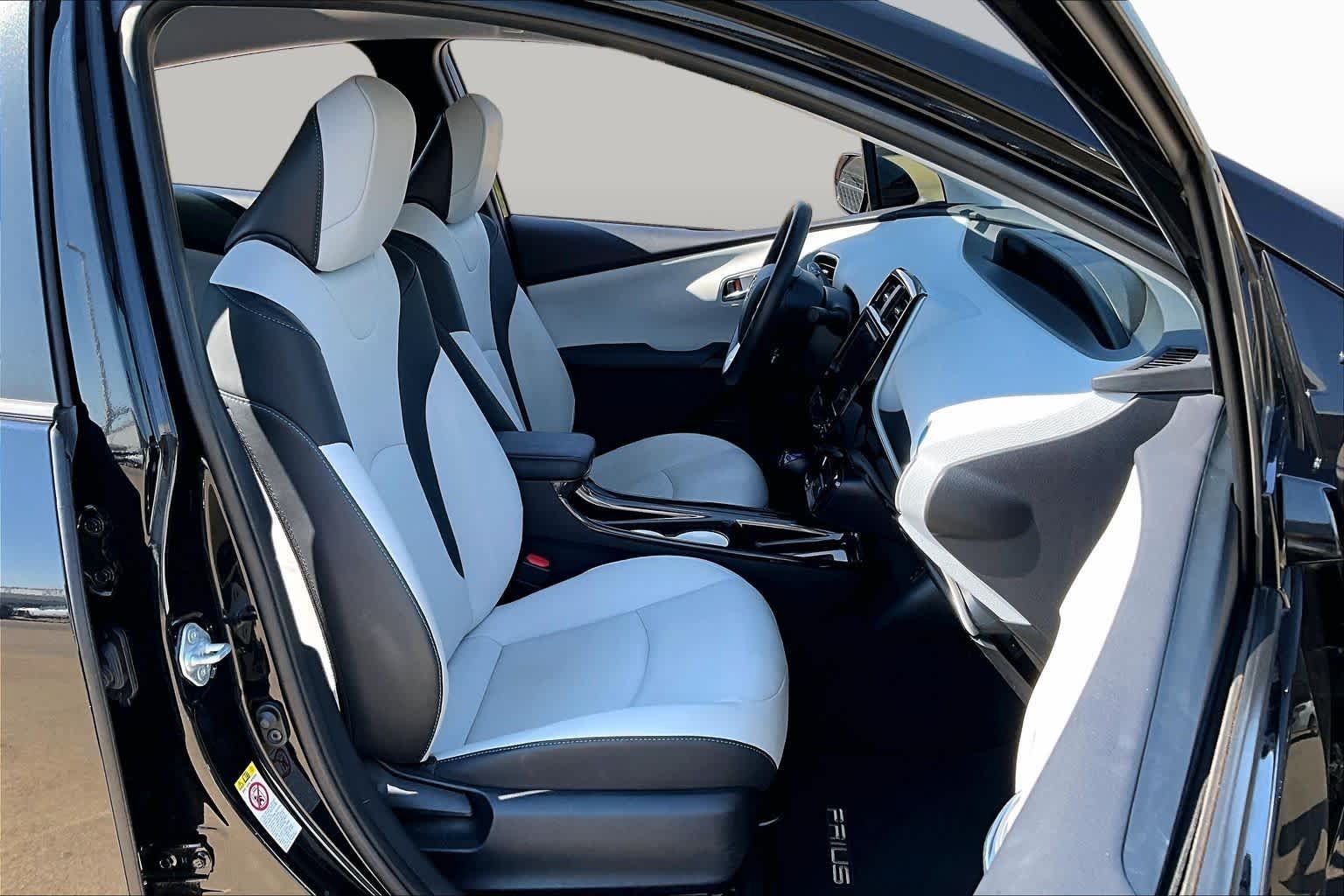 Used 2016 Midnight Black Metallic Toyota Four image 9