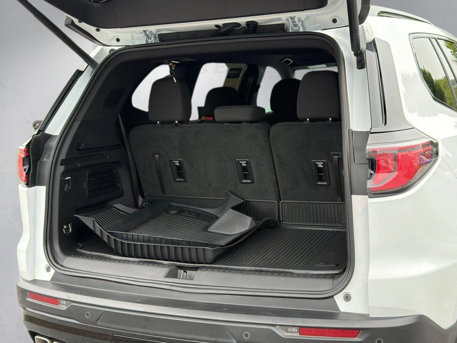 Certified Used 2026 Summit White GMC Elevation image 19