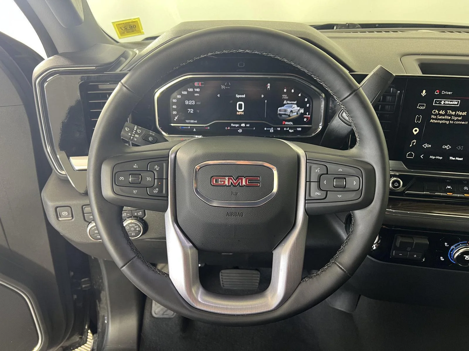 Used 2025 Onyx Black GMC Elevation image 8