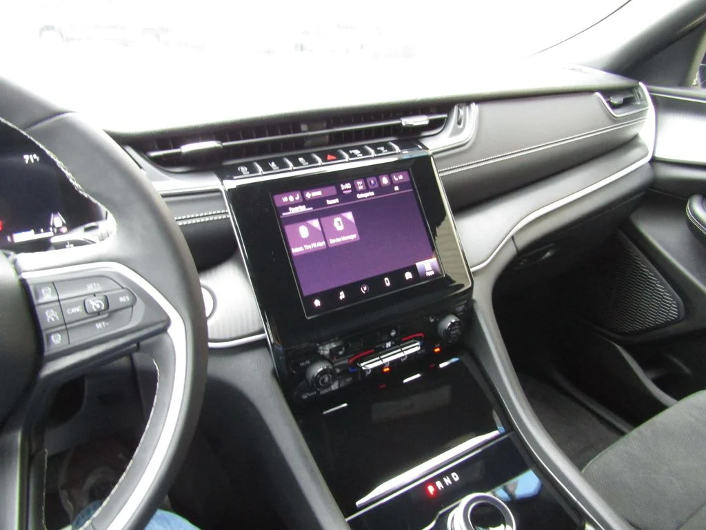 Used 2025 Diamond Black Jeep Altitude image 26