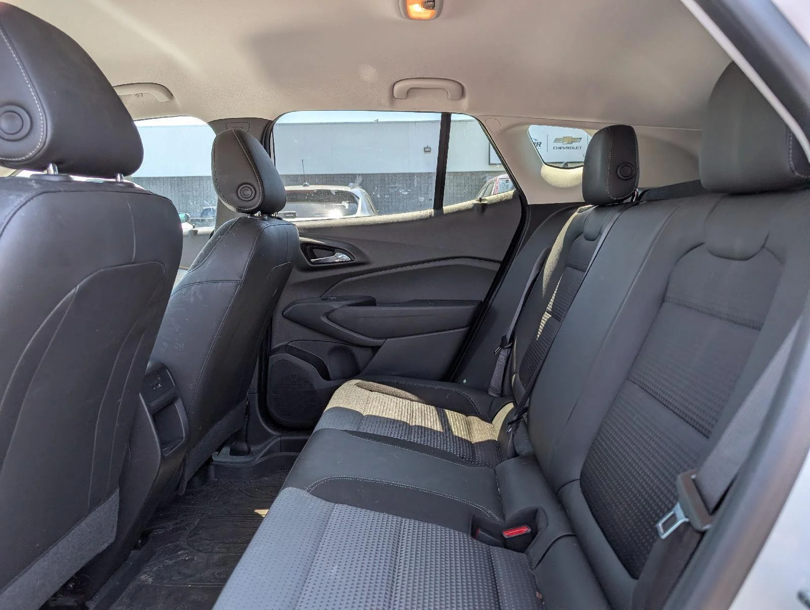 Used 2024 Summit White Chevrolet LT image 12