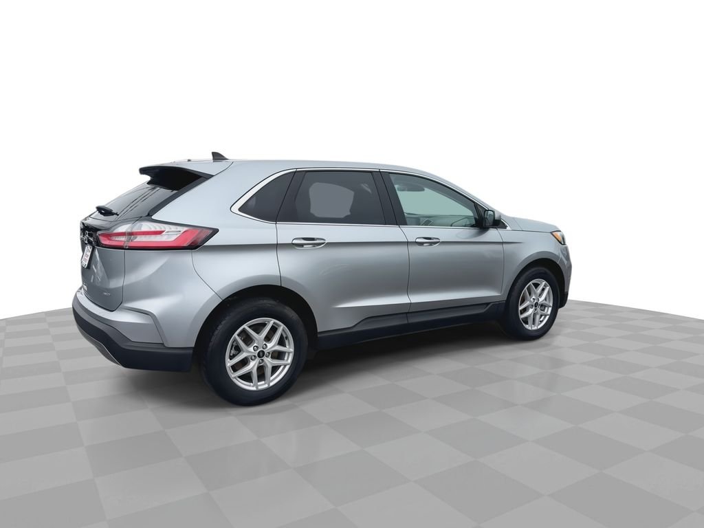 Used 2024 Silver Ford SEL image 40