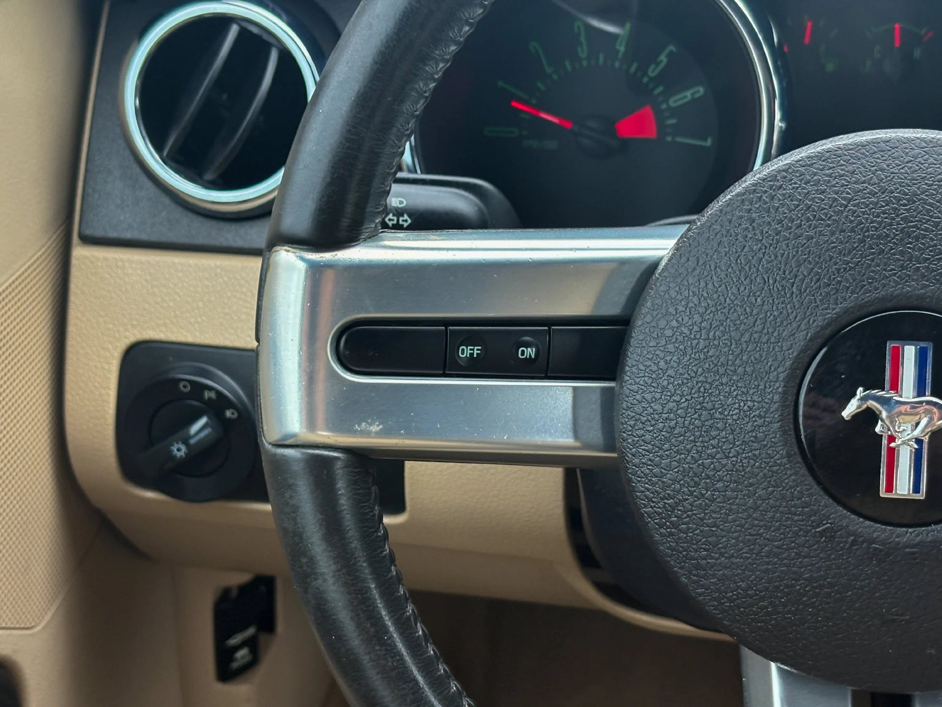 Used 2009 Red Ford V6 image 24