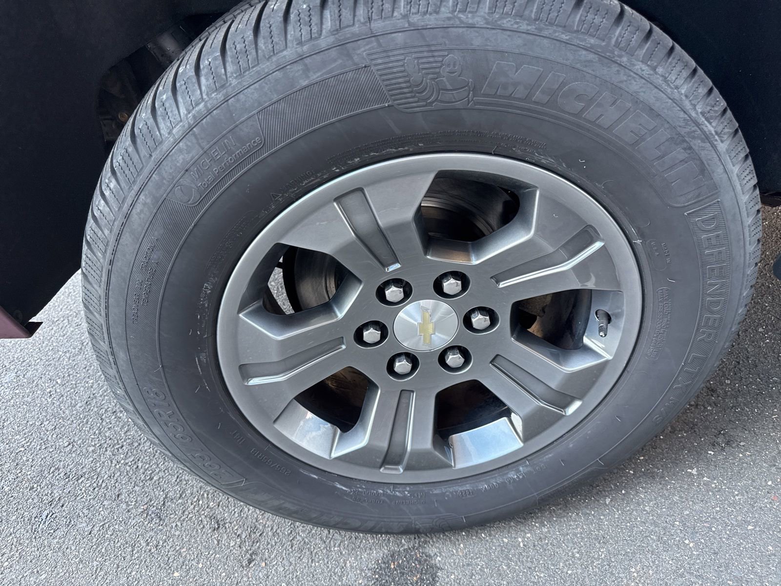 2019 Chevrolet Tahoe LS - Photo 14
