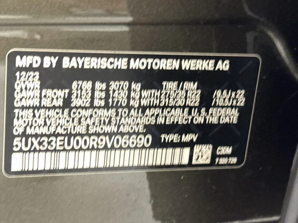 Used 2024 Green BMW M60i image 32