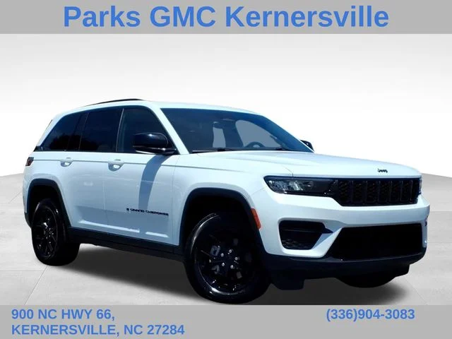 Used 2025 White Jeep Altitude image 1