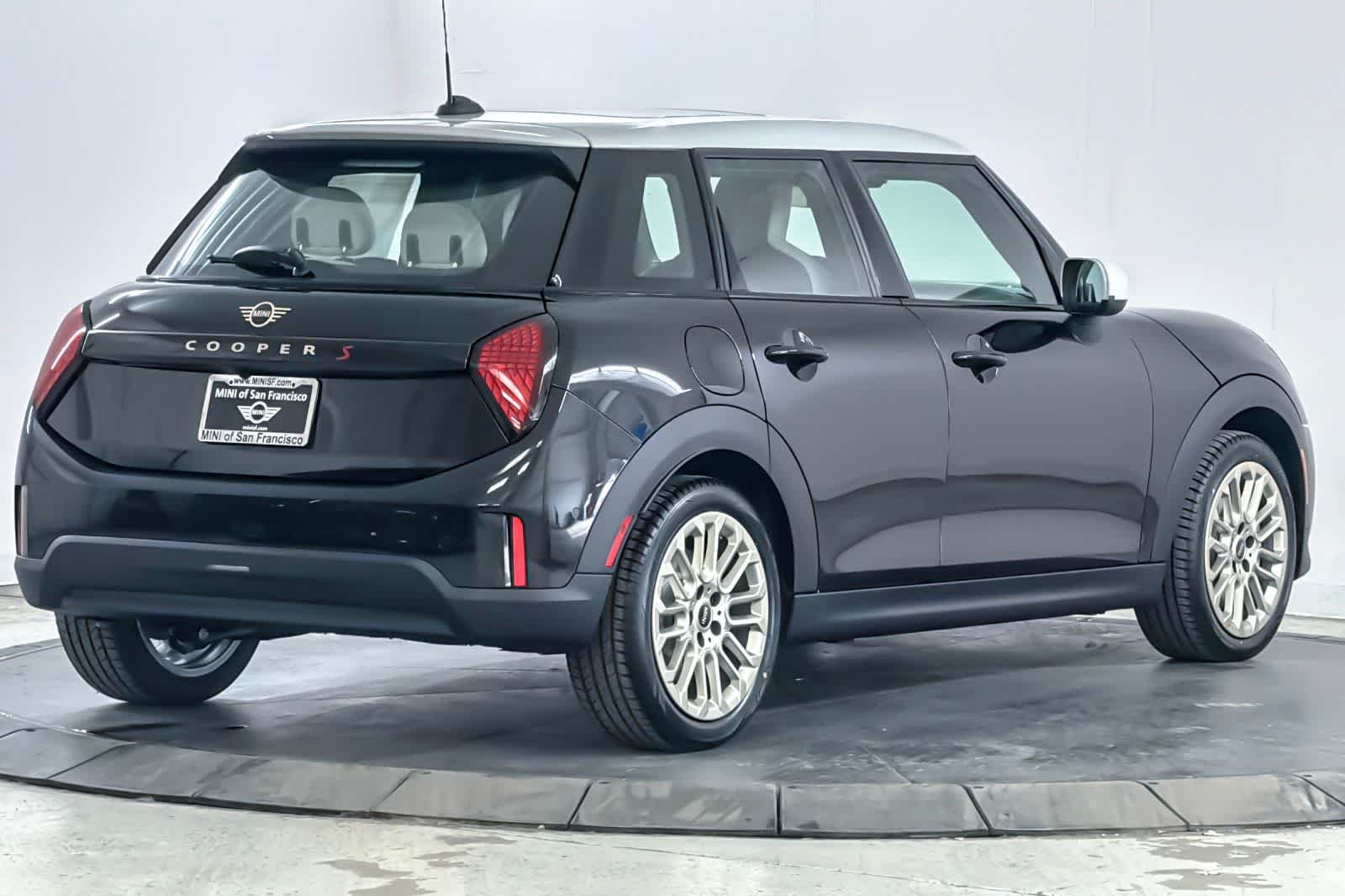 New 2026 Midnight Black II Metallic MINI Signature Plus image 2