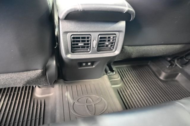 2021 Toyota Venza XLE - Photo 30