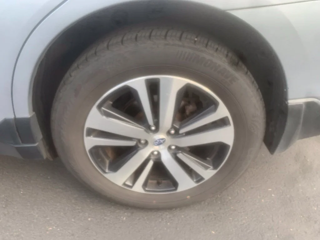 Used 2019 Ice Silver Metallic Subaru 2.5i image 9