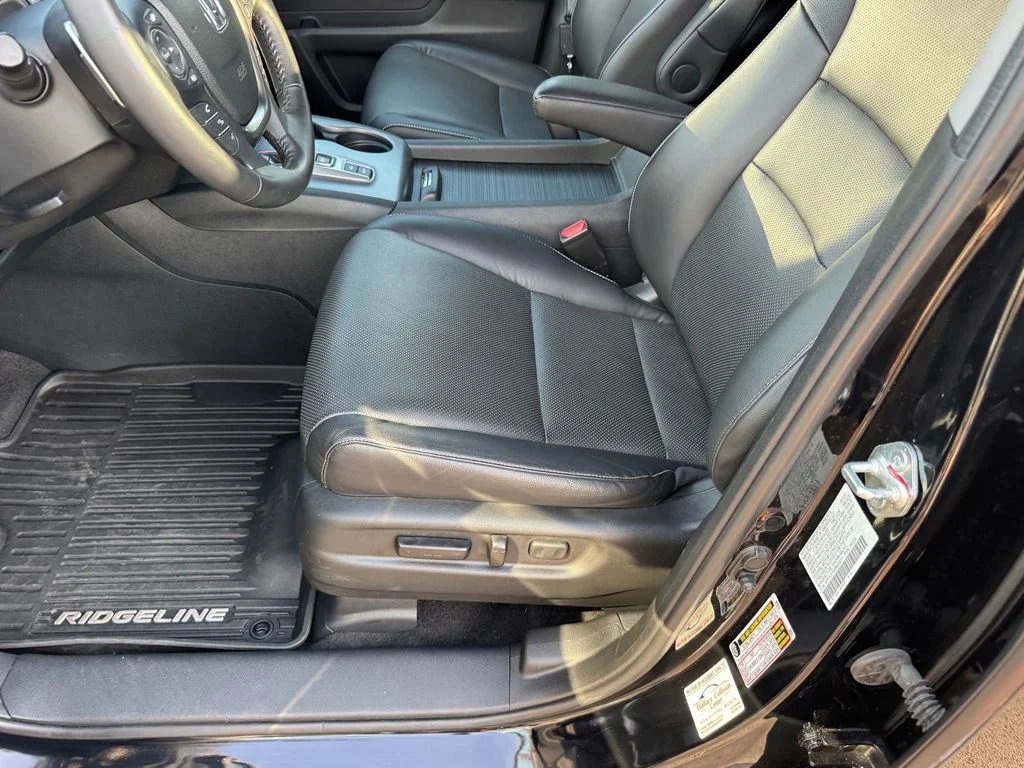 Used 2023  Honda RTL image 8