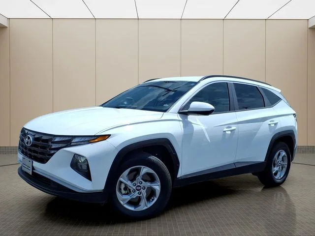 Used 2024 White Hyundai SEL image 2