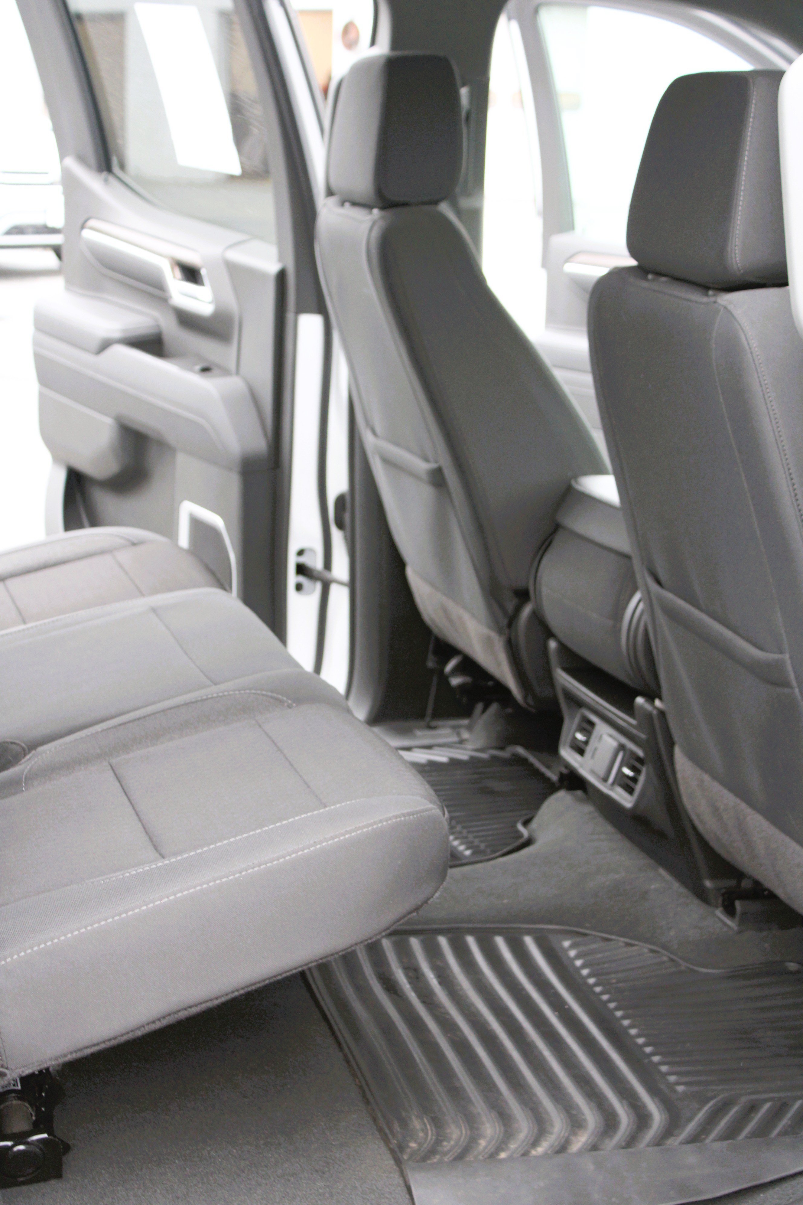 Used 2025 Summit White Chevrolet LT image 19