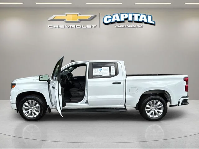 Used 2025 White Chevrolet Custom image 3