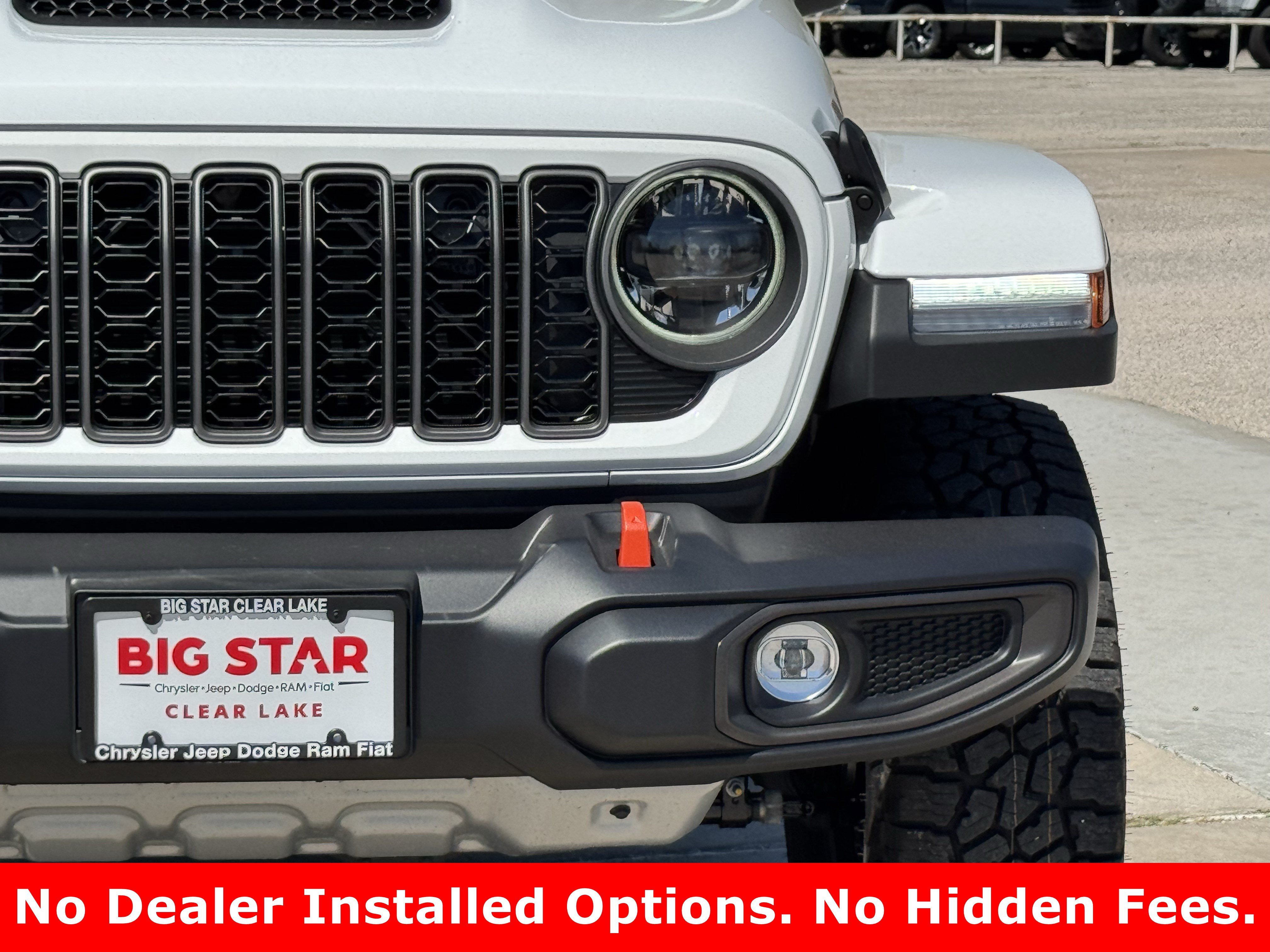 New 2026 Bright White Clear-Coat Exterior Paint Jeep Mojave image 4