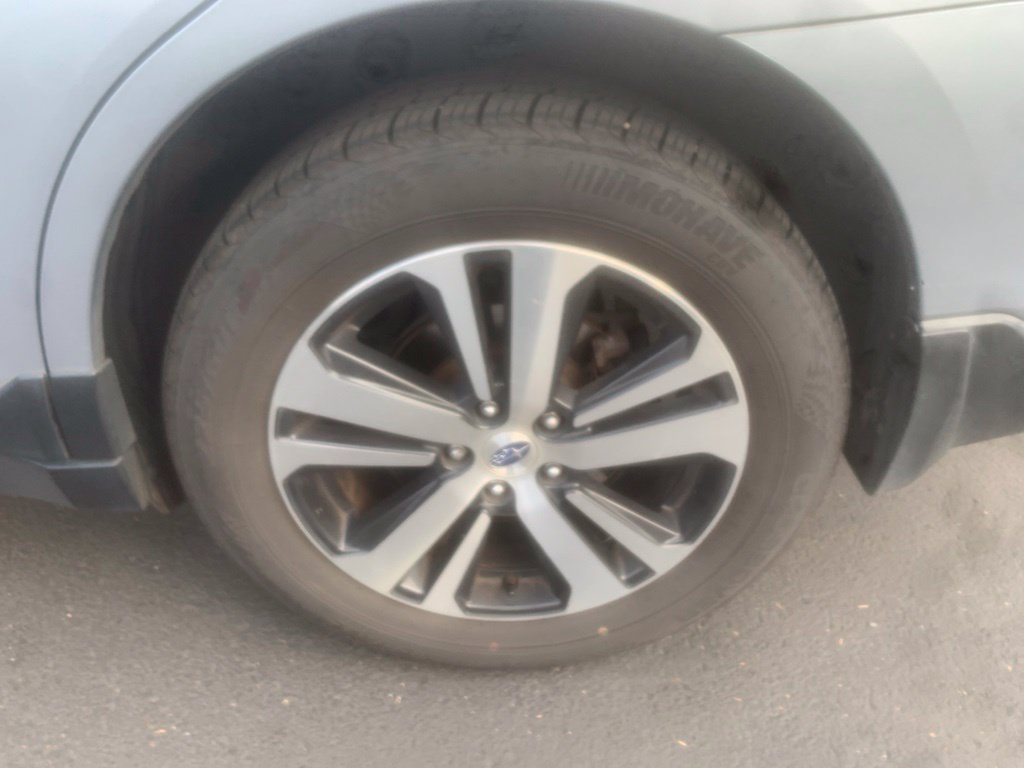 Used 2019 Silver Subaru 2.5i image 9