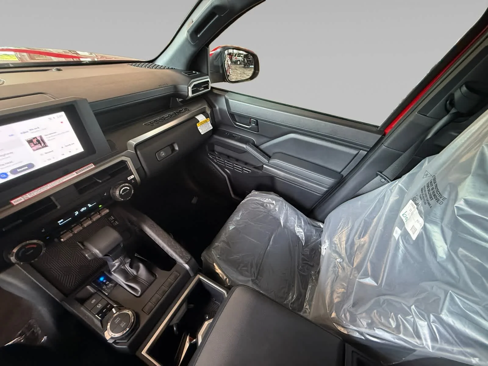 2026 Toyota Tacoma SR5 - Photo 21
