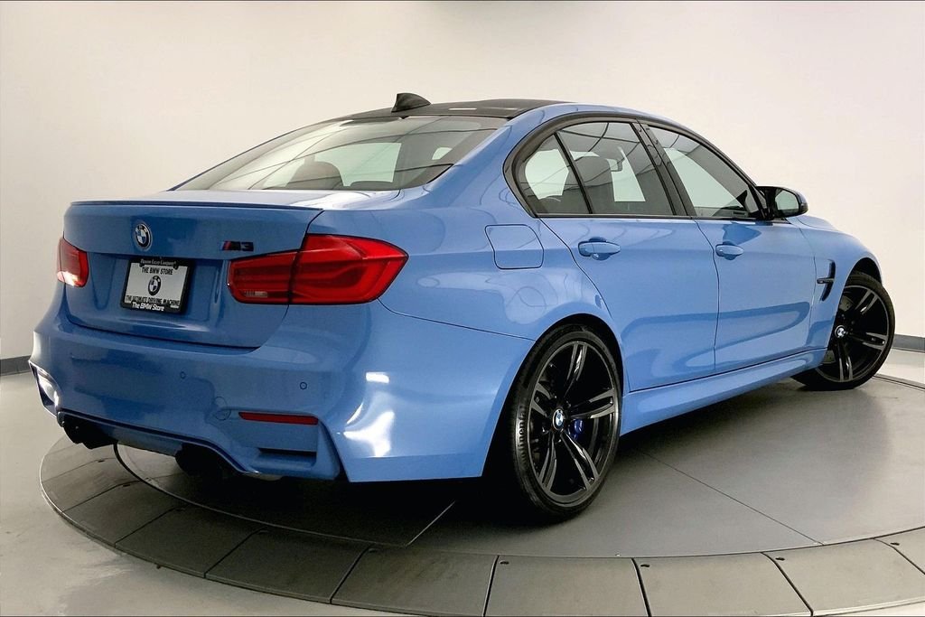 Used 2018 Yas Marina Blue Metallic BMW  image 12
