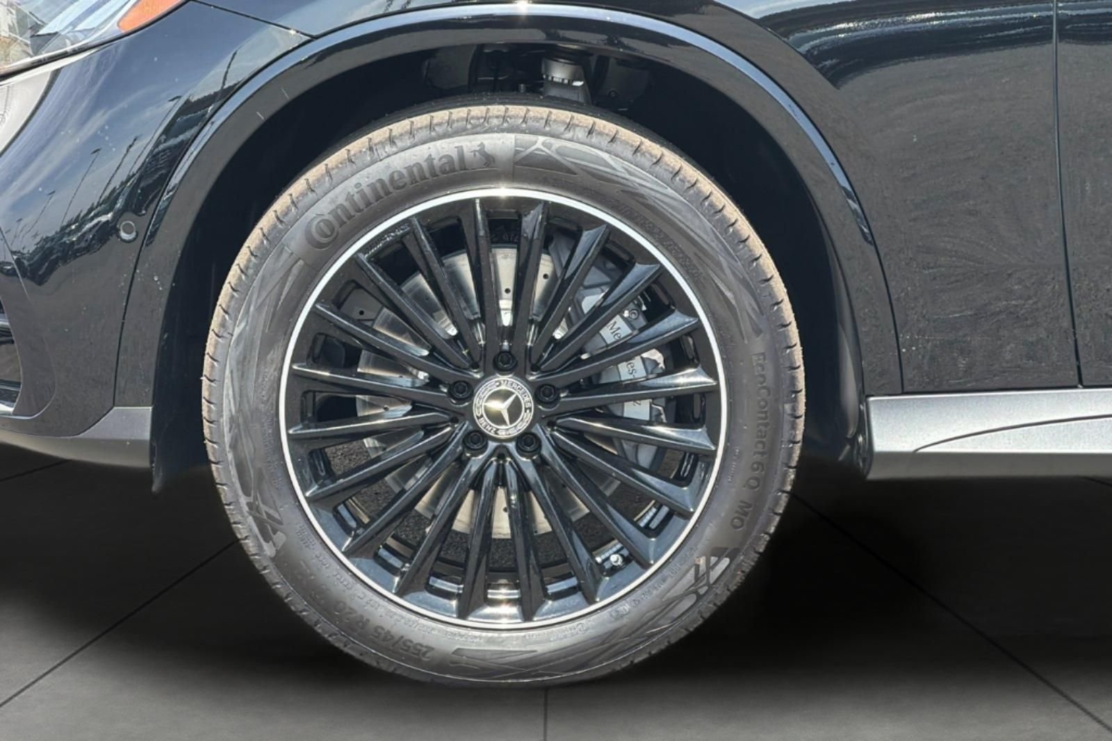 New 2026 Black Mercedes-Benz GLC 300 image 5