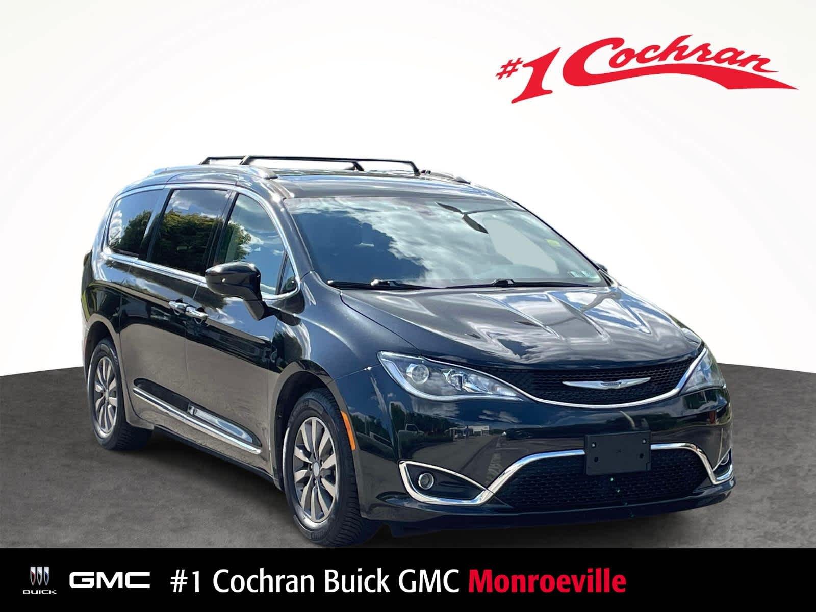 2023 Chrysler Pacifica Touring L's photo