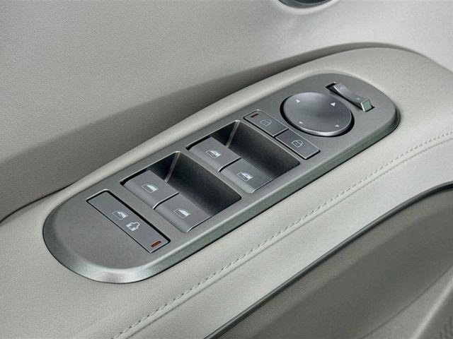 New 2026 White Hyundai Blue SEL 7P image 30