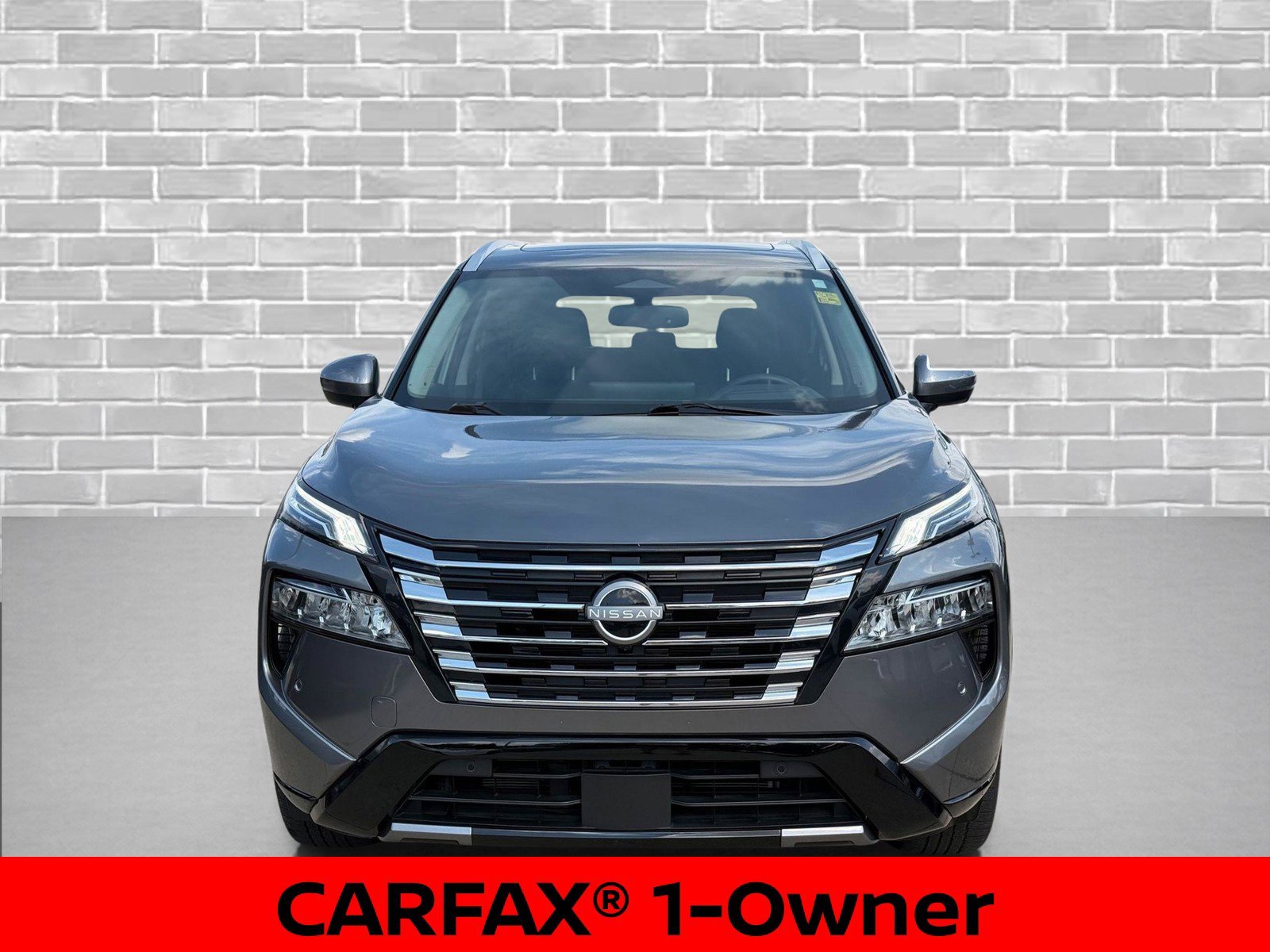 Certified Used 2025 Gun Metallic Nissan Platinum image 4