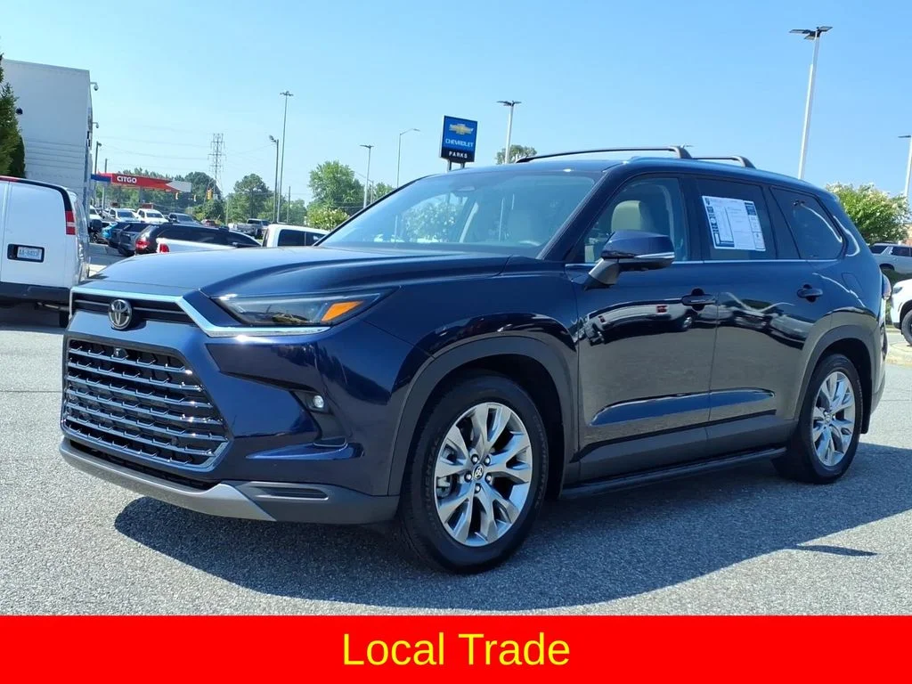 Used 2025  Toyota Limited image 3