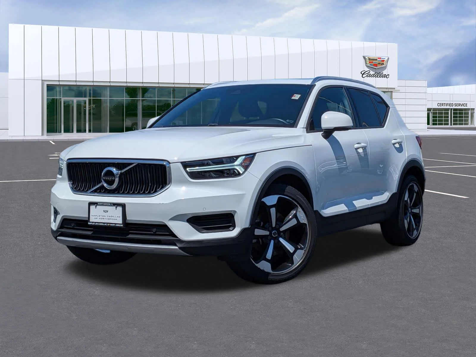 Used 2020 White Volvo Momentum image 1