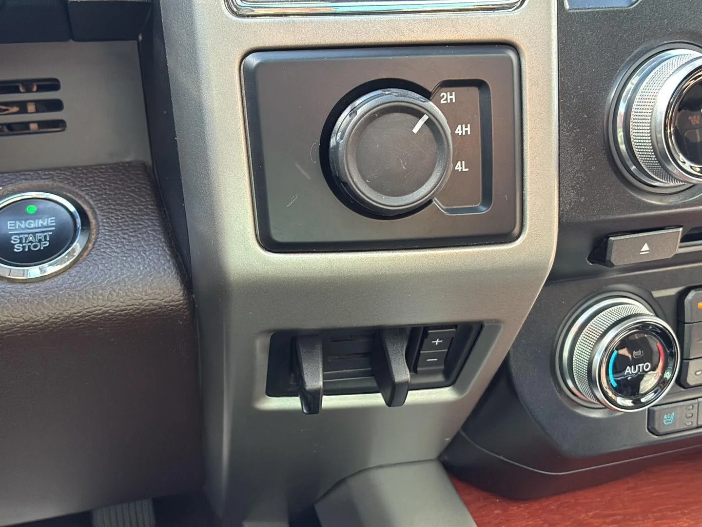 Used 2017 Oxford White Ford King Ranch image 27