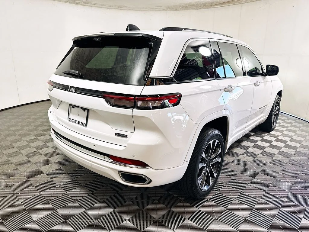 Used 2023 White Jeep Overland image 3