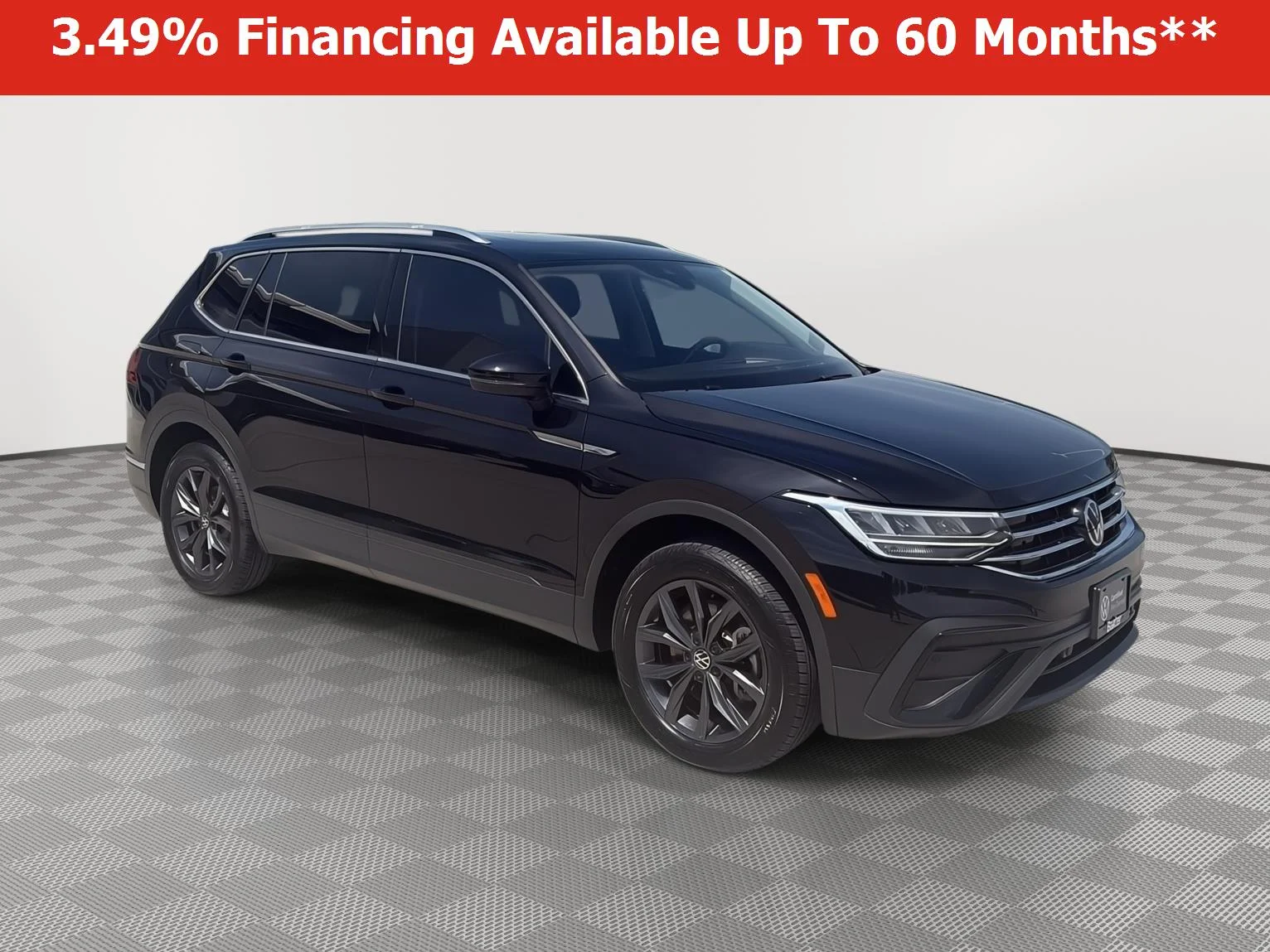 Used 2023  Volkswagen SE image 1