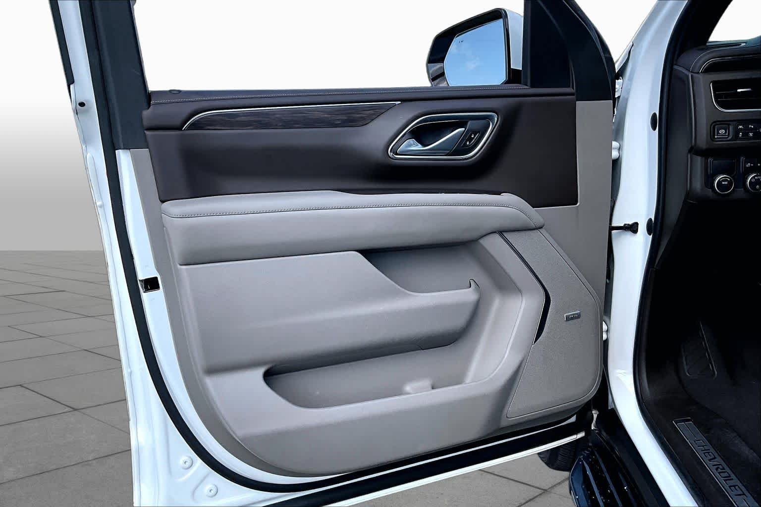Used 2022 Summit White Chevrolet LT image 22