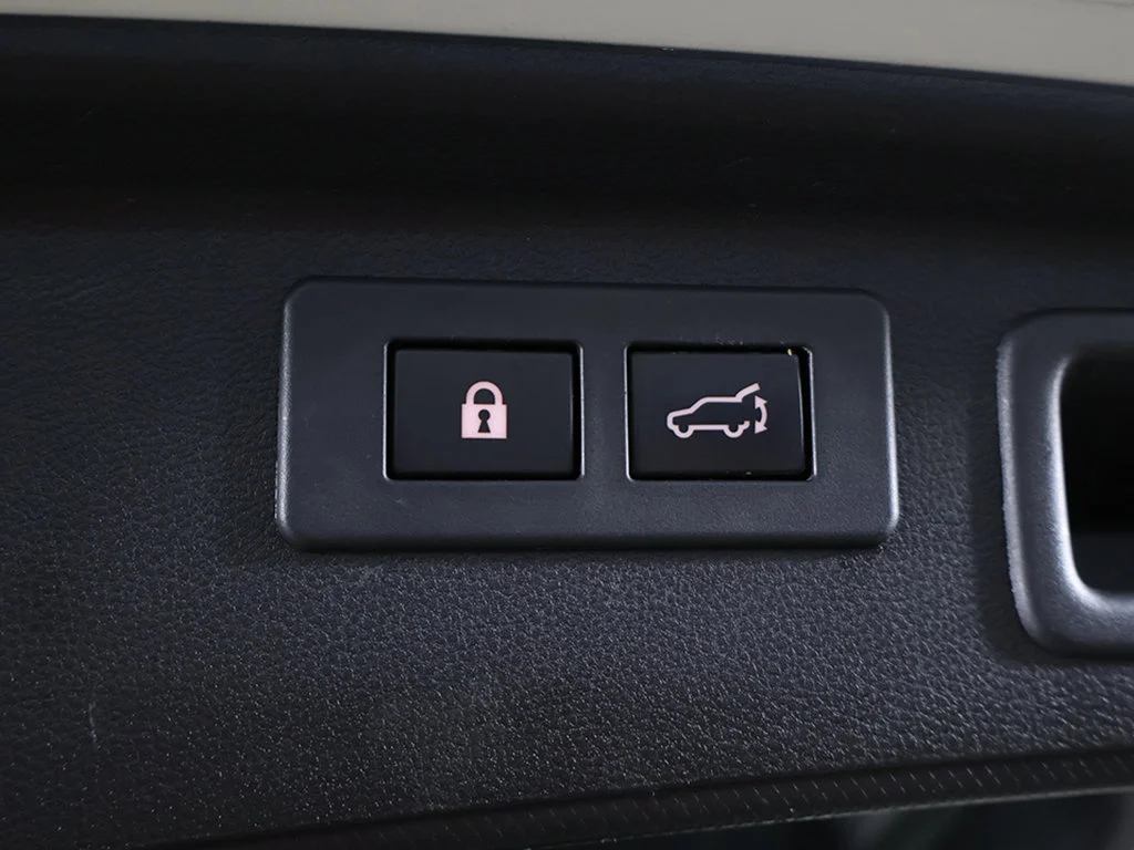 Used 2021 White Subaru Touring image 63