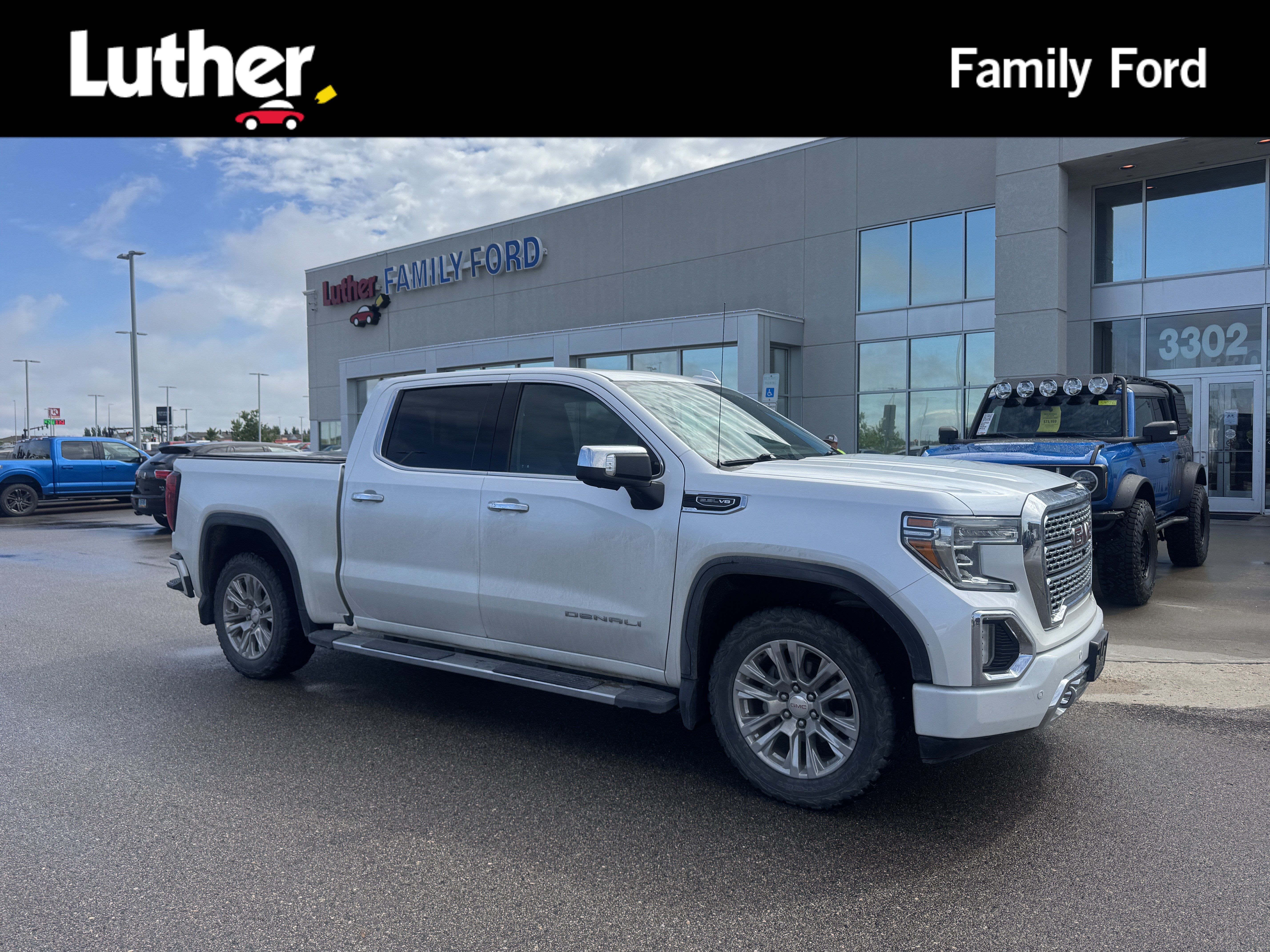 Used 2019 White Frost Tricoat GMC Denali image 1