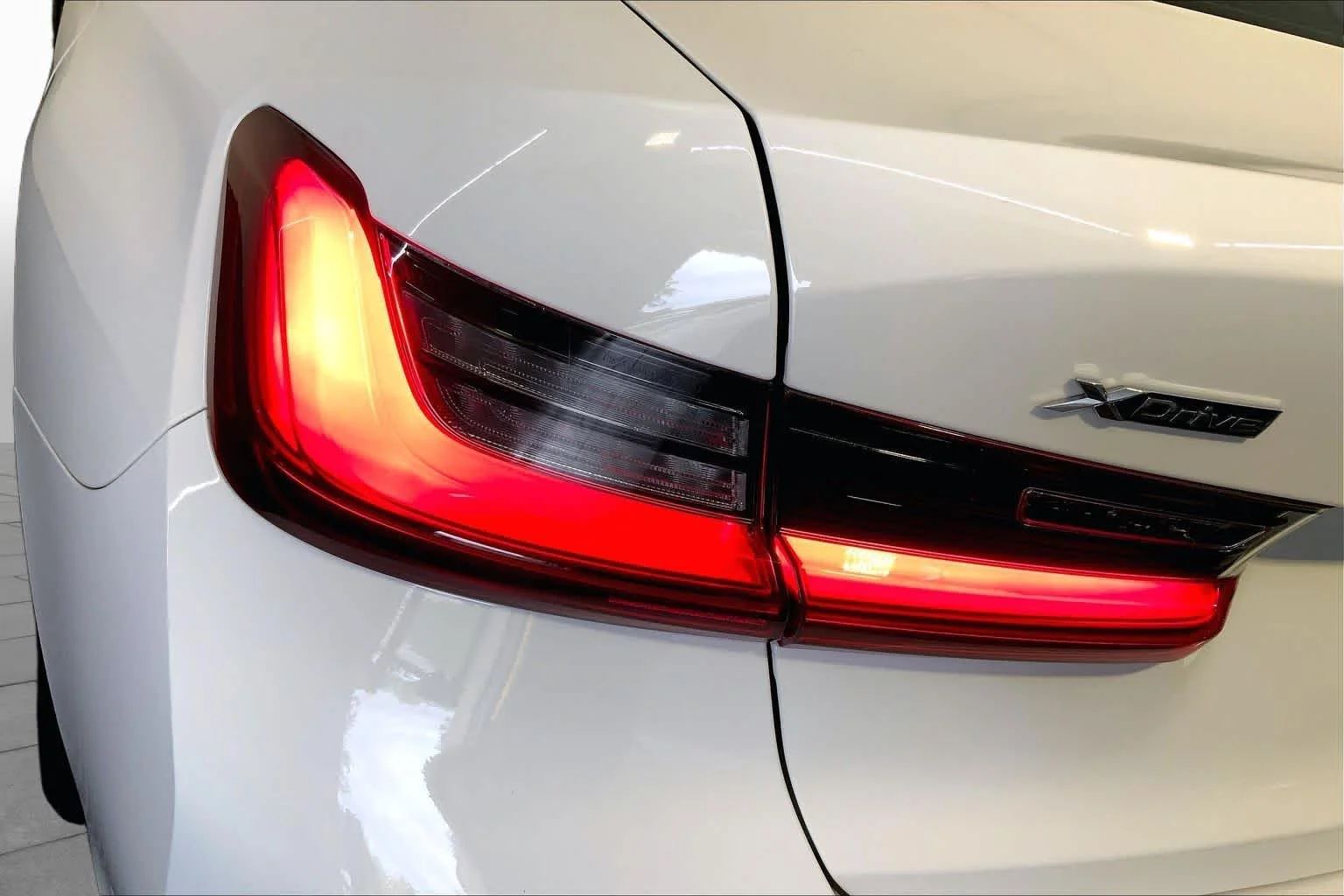 Used 2022 Alpine White BMW 330i xDrive image 28