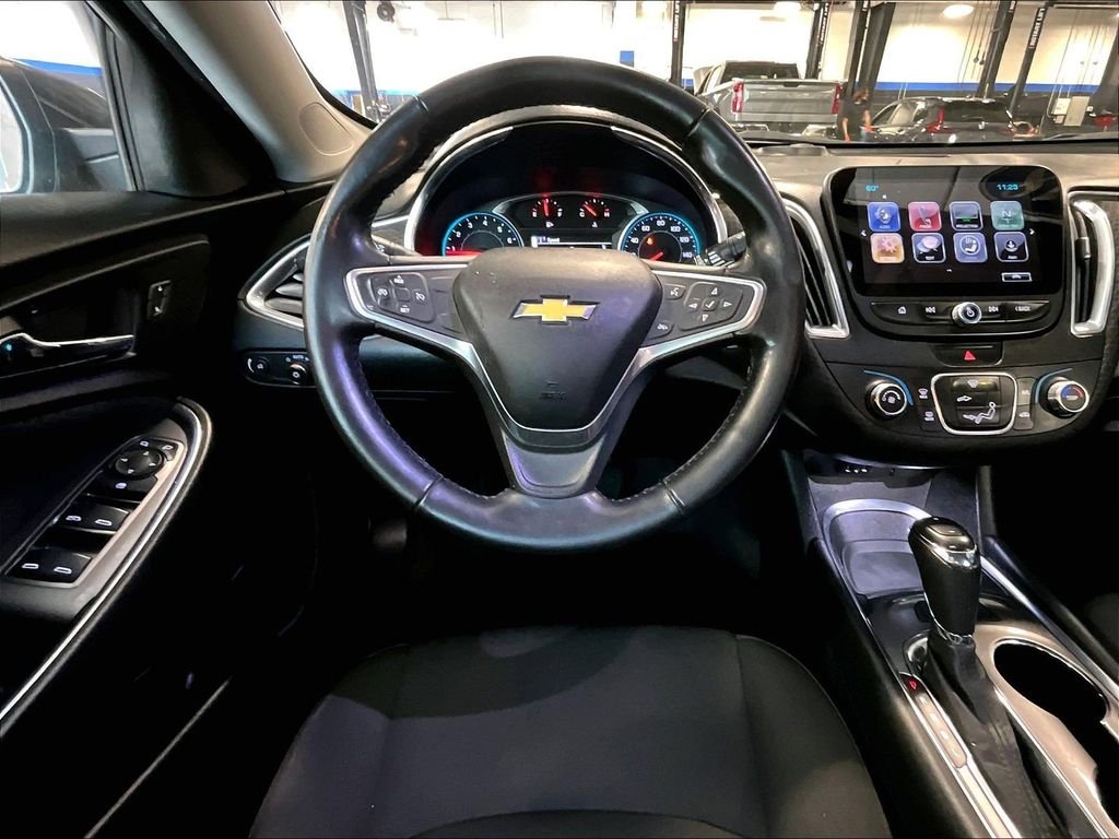 Used 2018 Gray Chevrolet LT image 17
