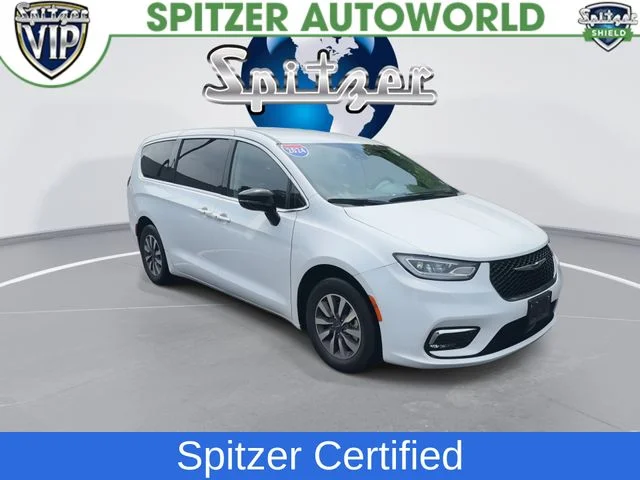Used 2024 White Chrysler Select image 2
