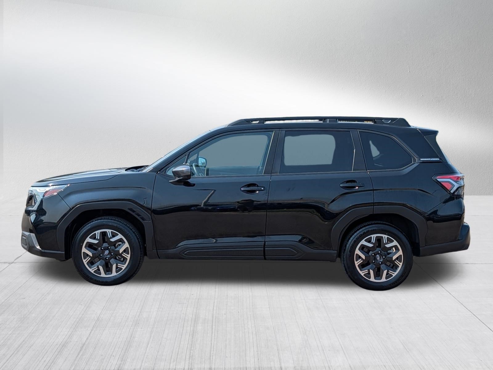 Certified Used 2025 Crystal Black Silica Subaru Premium image 4