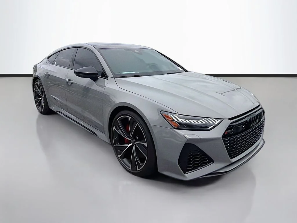 Used 2022  Audi 4.0T image 3