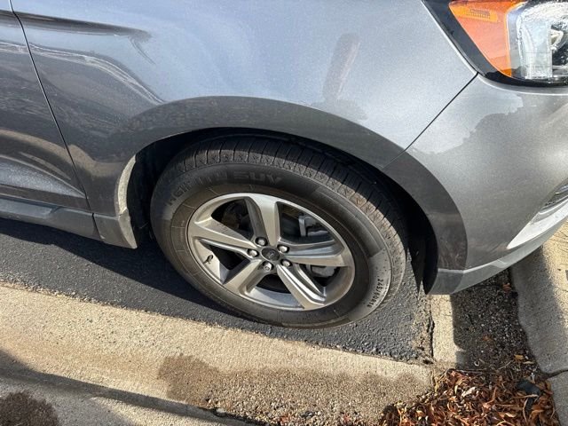 Used 2024 Gray Ford SEL image 3
