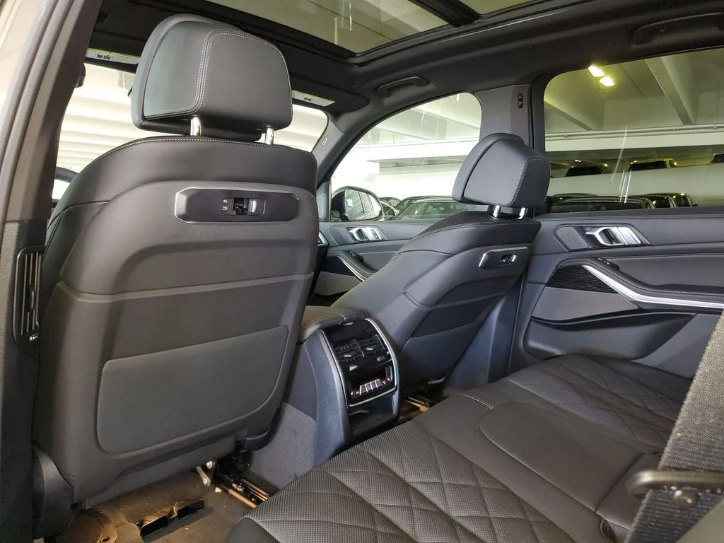 New 2026 Manhattan Green Metallic BMW xDrive40i image 10