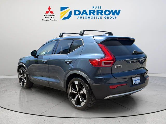 Used 2021 Blue Volvo Momentum image 3