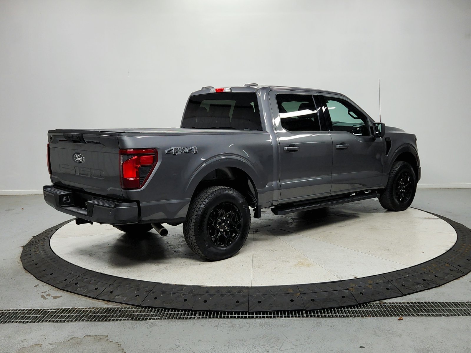 Used 2024 Gray Ford XLT image 8