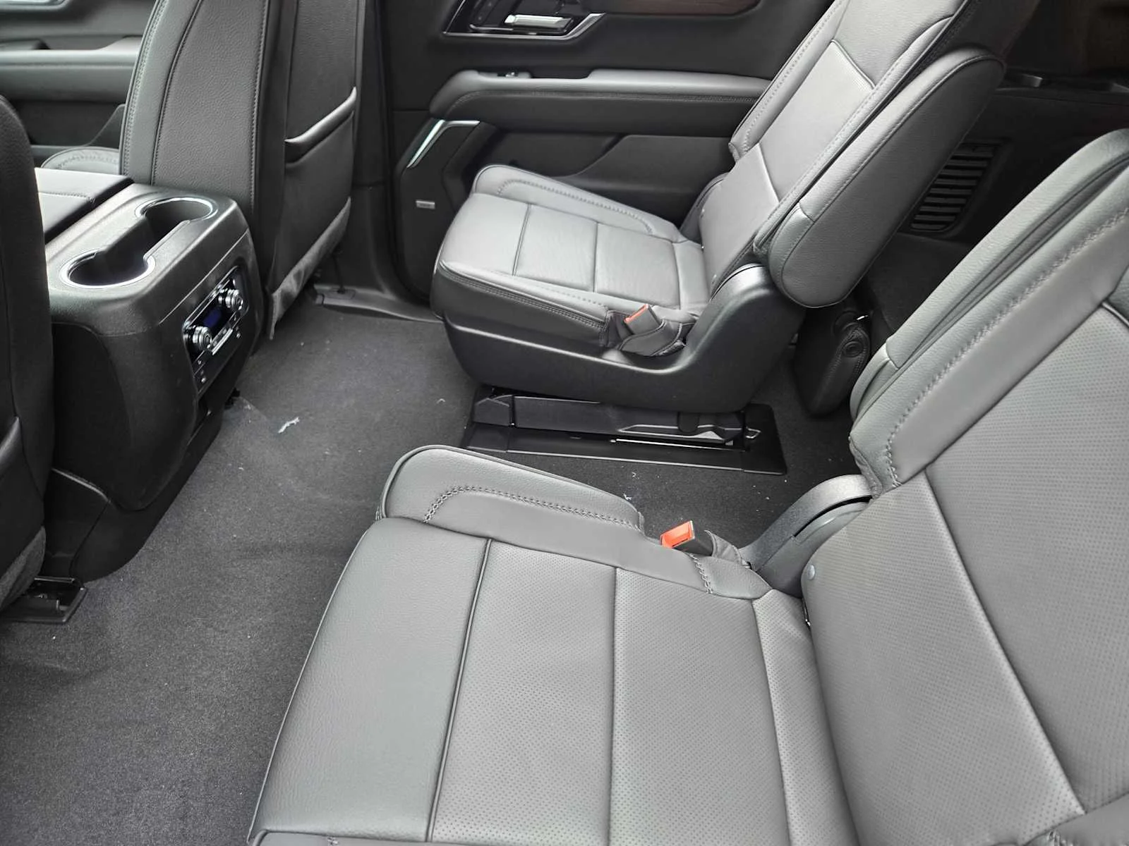 2026 GMC Yukon XL Denali - Photo 18