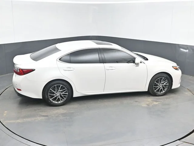 Used 2017 White Lexus 350 image 36