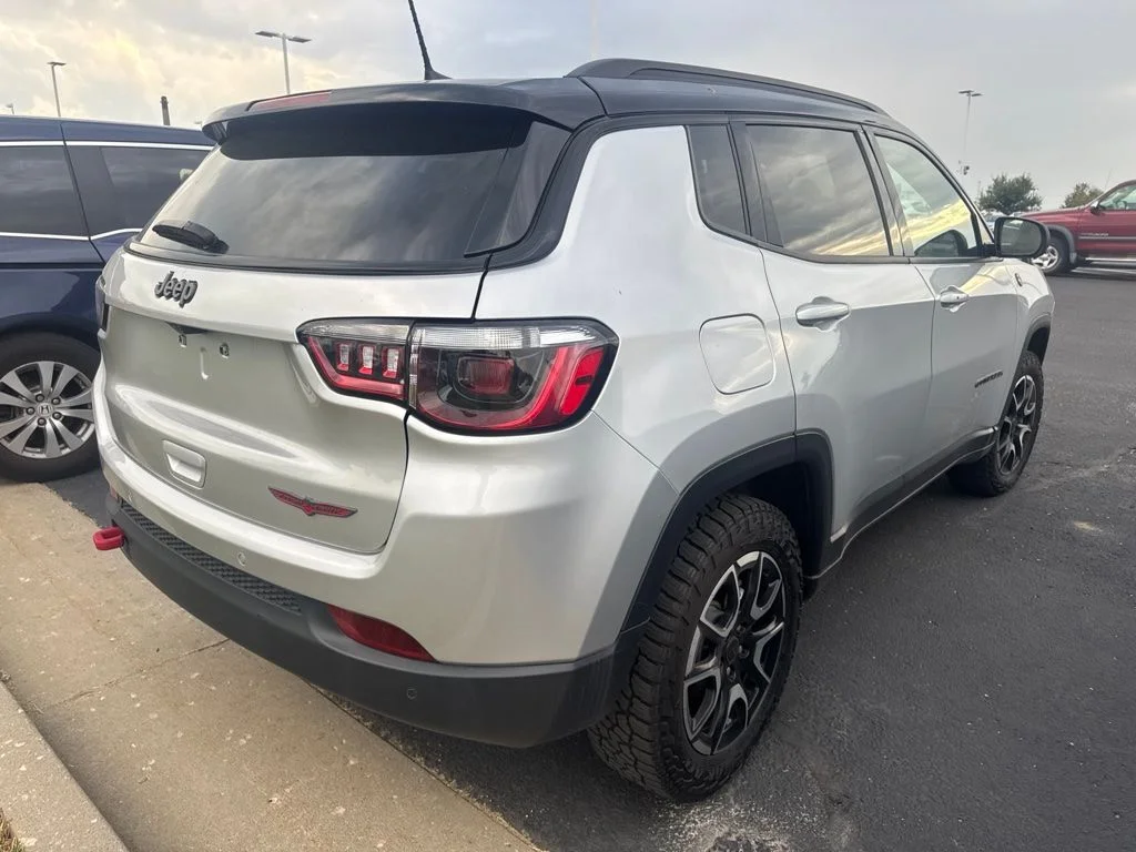 Used 2025 Silver Jeep Trailhawk image 5