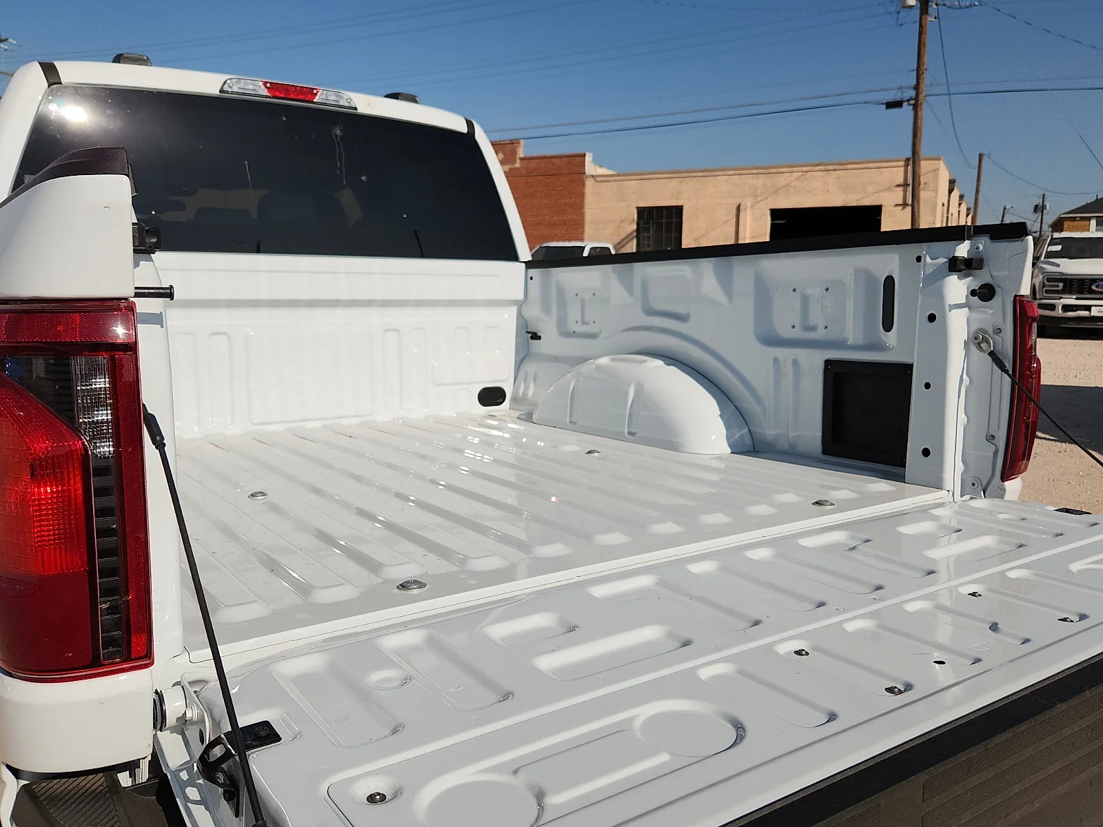 New 2026 Oxford White Ford XLT image 12